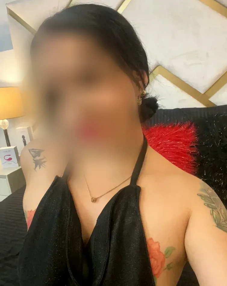 Nadine, 26