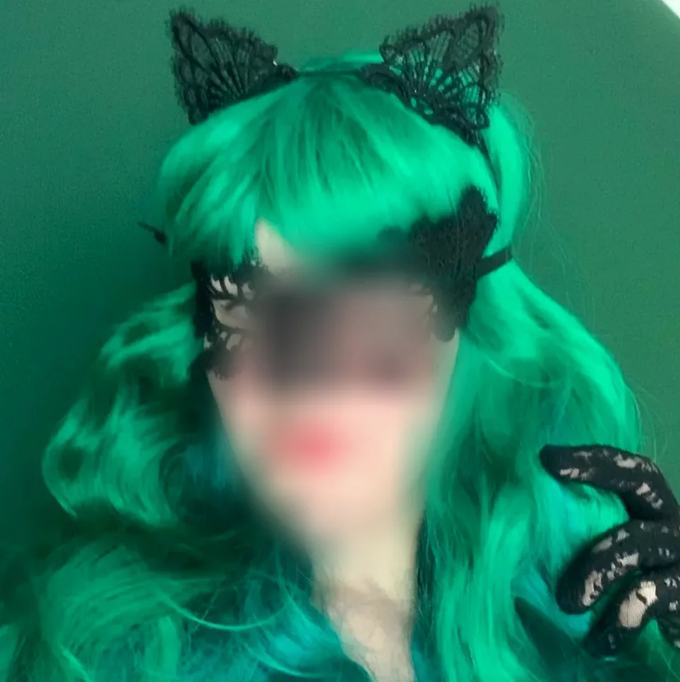 Vivien, 24